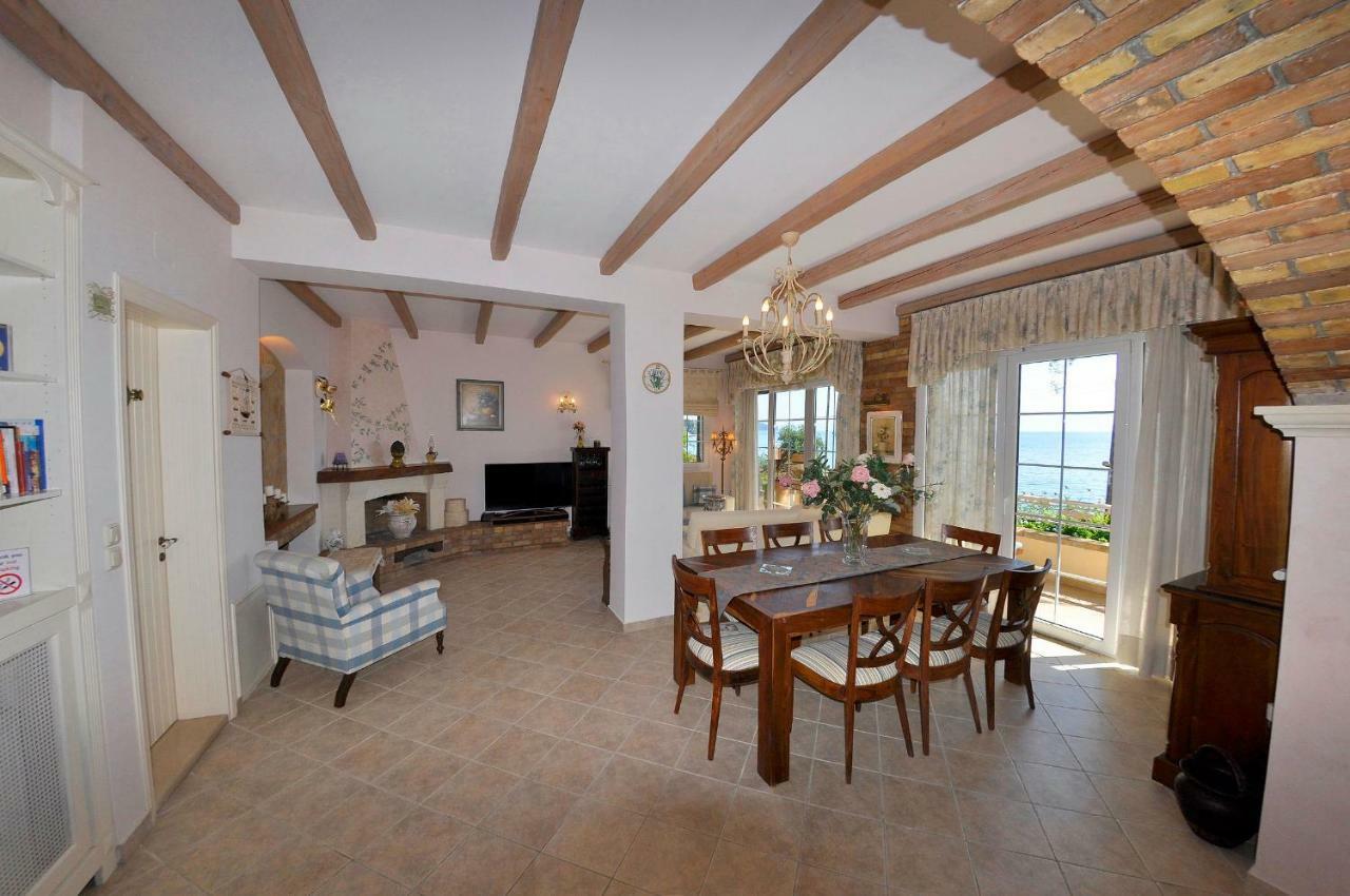 Villa Romantica Перама Экстерьер фото